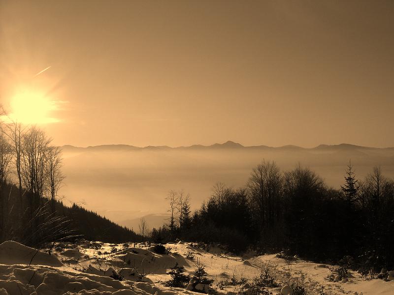 Ch01.JPG - Slnko stúpa a my tiež ...