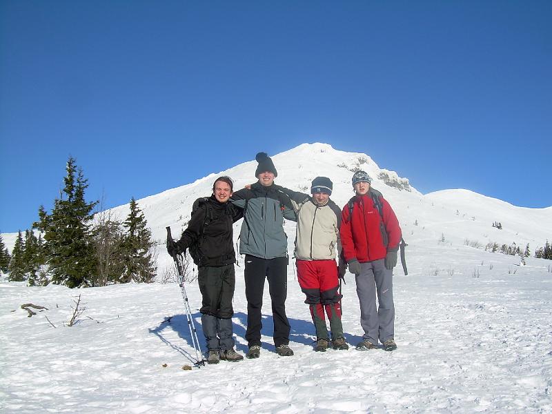 Ch24.JPG - Tomáš, Ľuboš, Marek, Mirko a v pozadí Chleb
